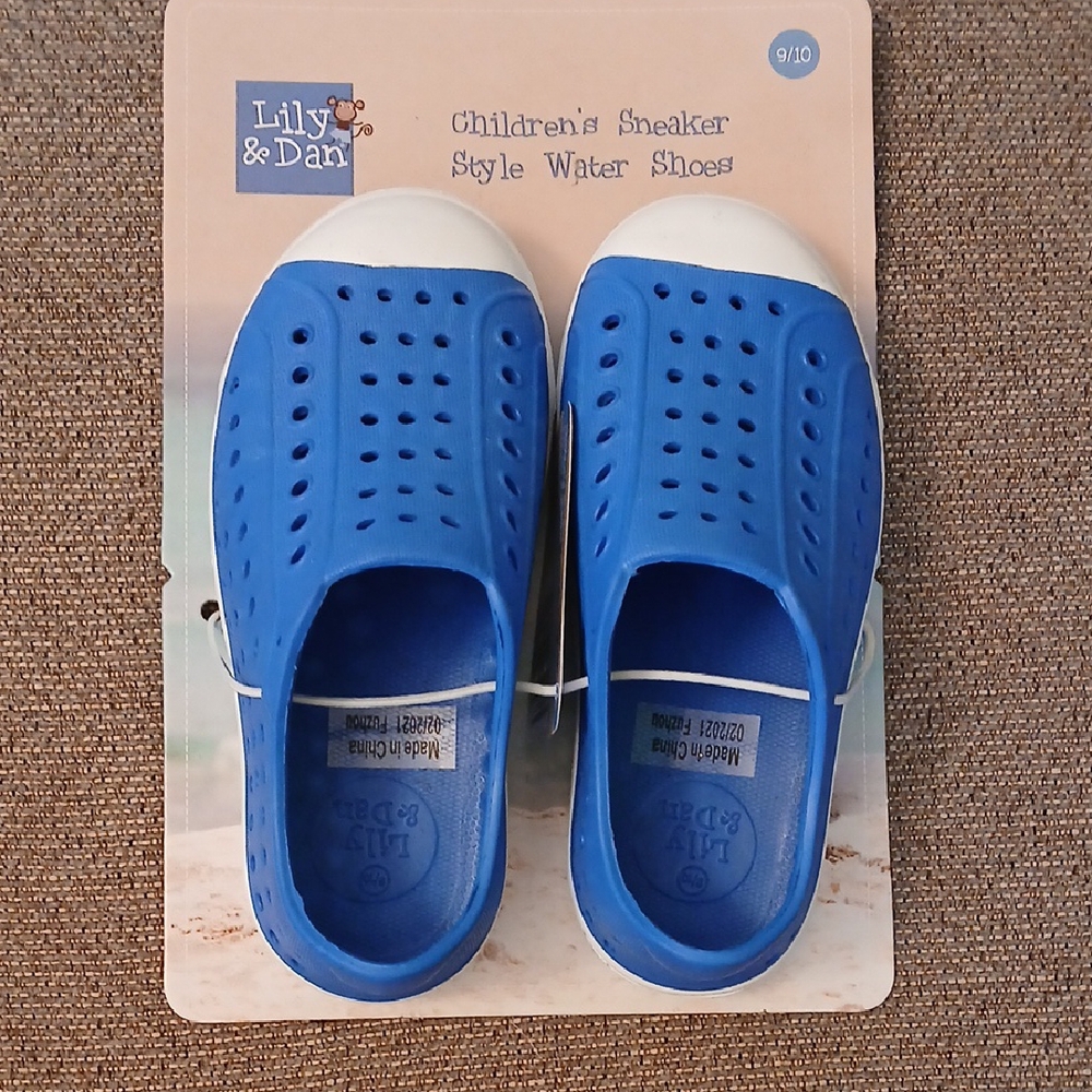 NWT Blue & White Children's Sneaker Style Water Shoes, Sz 9/10